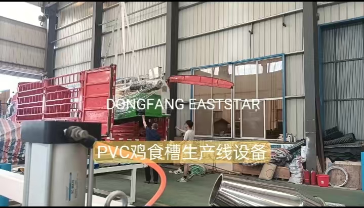 Produktionslinje för kycklingtråg i PVC lastas och skickas till Jinan