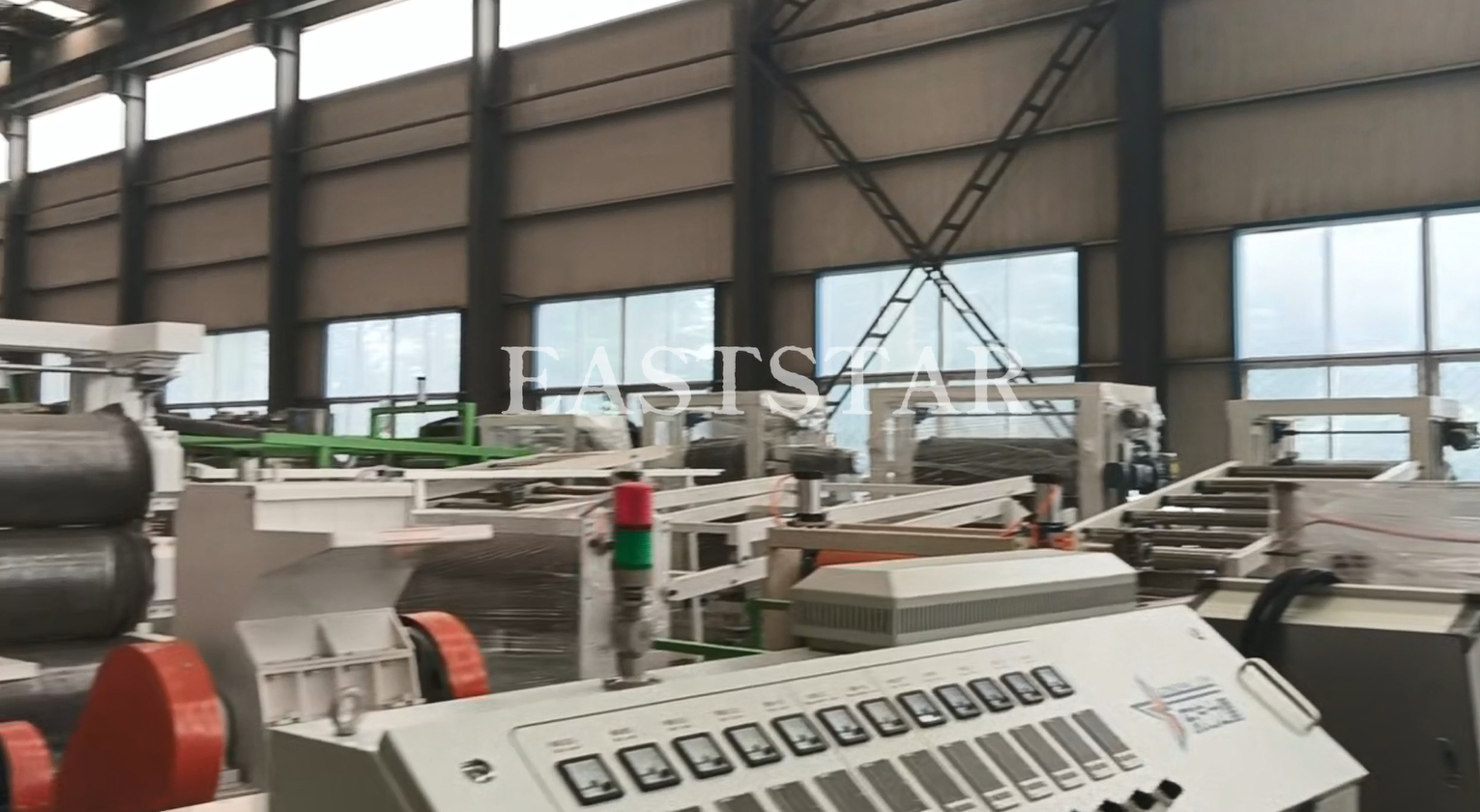 Besök från utländsk kund för ABS Plastic Sheet Extrusion Line Collaboration