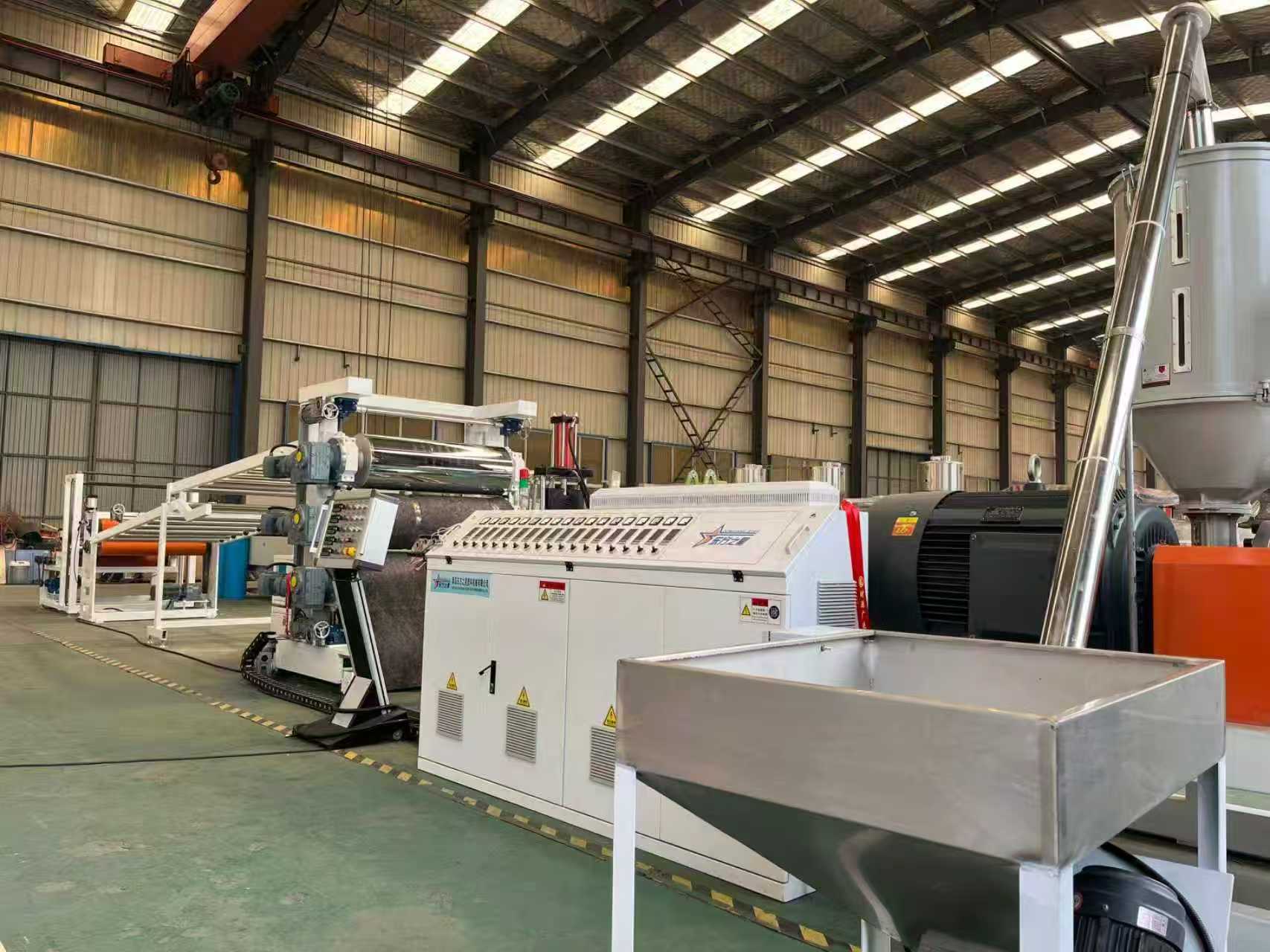 QINGDAO EASTSTAR välkomnar kunder för inspektion av TPE/TPV/TPU/TPR Anti-Slip Mat Utrustning