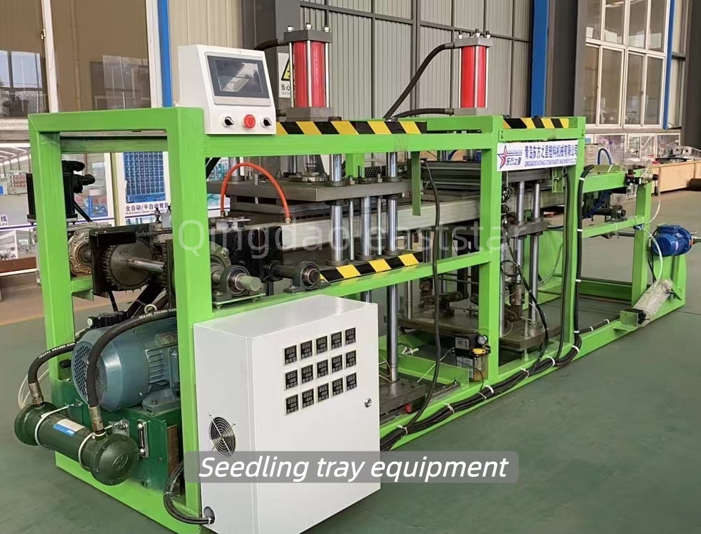 Indiska kunder besöker plantbricka och rotkontrollutrustning och diskuterar moderna lösningar för jordbruksplantering