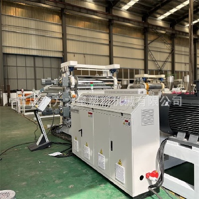 Flexibel plåttillverkning: Professionell SPVC flexibel plåtproduktionslinje möjliggör modern utveckling av boskap och byggmaterial